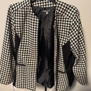 Roz & Ali Black and White Houndstooth Blazer